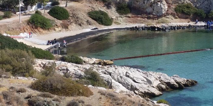 Oil spill on Salamis 2017